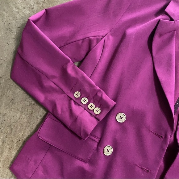 Fuschia Blazer with button details - Picture 3 of 12